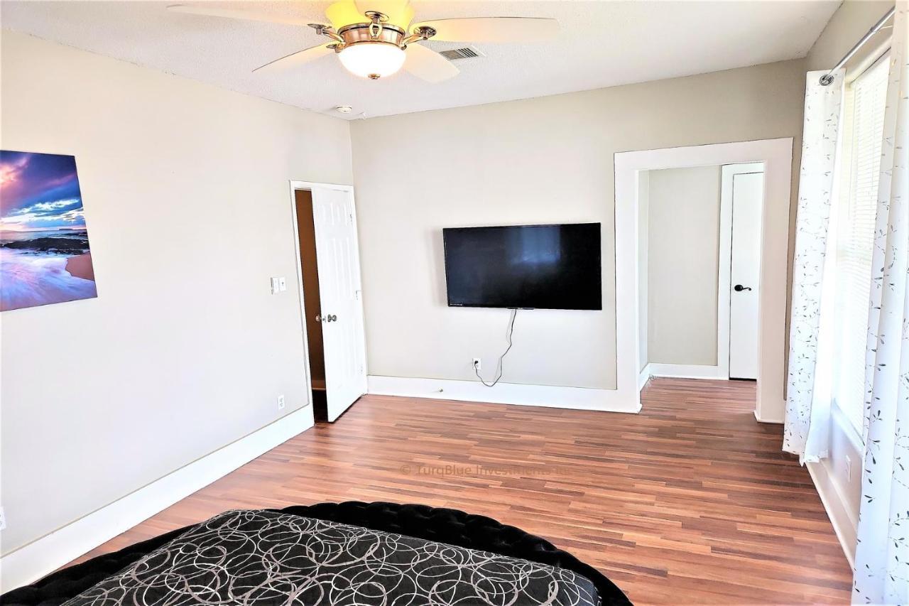 Casaazul-2605A-Couples Retreat By Beach & Pleasure Pier 1 Block Away- 2Bed 2Bath- 7 Minutes To Cruise Terminal Galveston Dış mekan fotoğraf