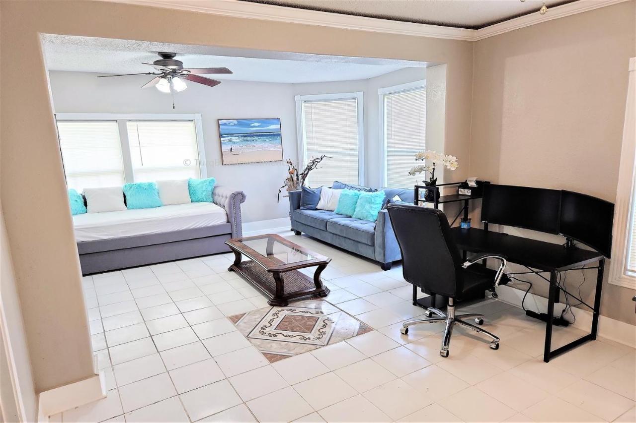 Casaazul-2605A-Couples Retreat By Beach & Pleasure Pier 1 Block Away- 2Bed 2Bath- 7 Minutes To Cruise Terminal Galveston Dış mekan fotoğraf