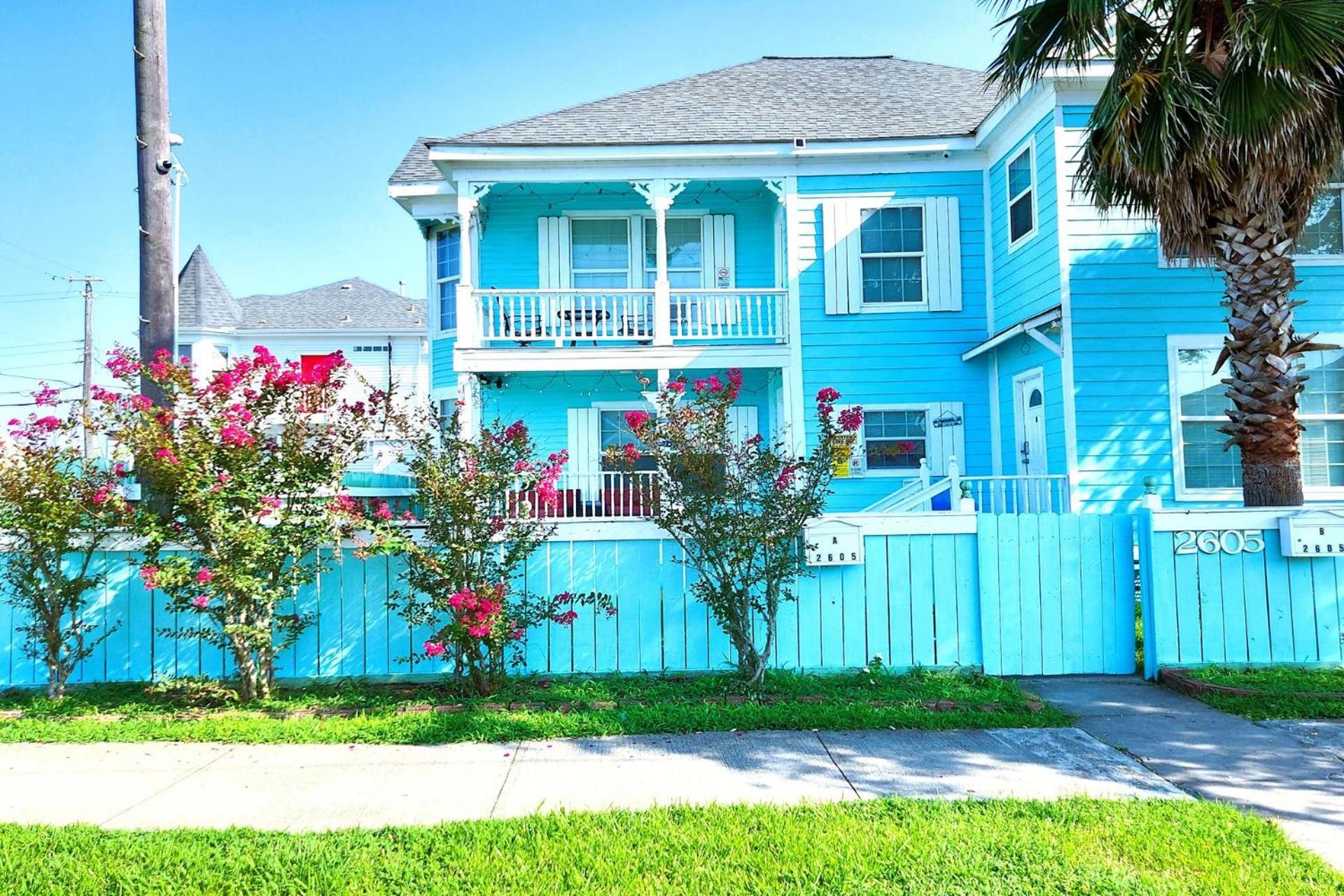 Casaazul-2605A-Couples Retreat By Beach & Pleasure Pier 1 Block Away- 2Bed 2Bath- 7 Minutes To Cruise Terminal Galveston Dış mekan fotoğraf
