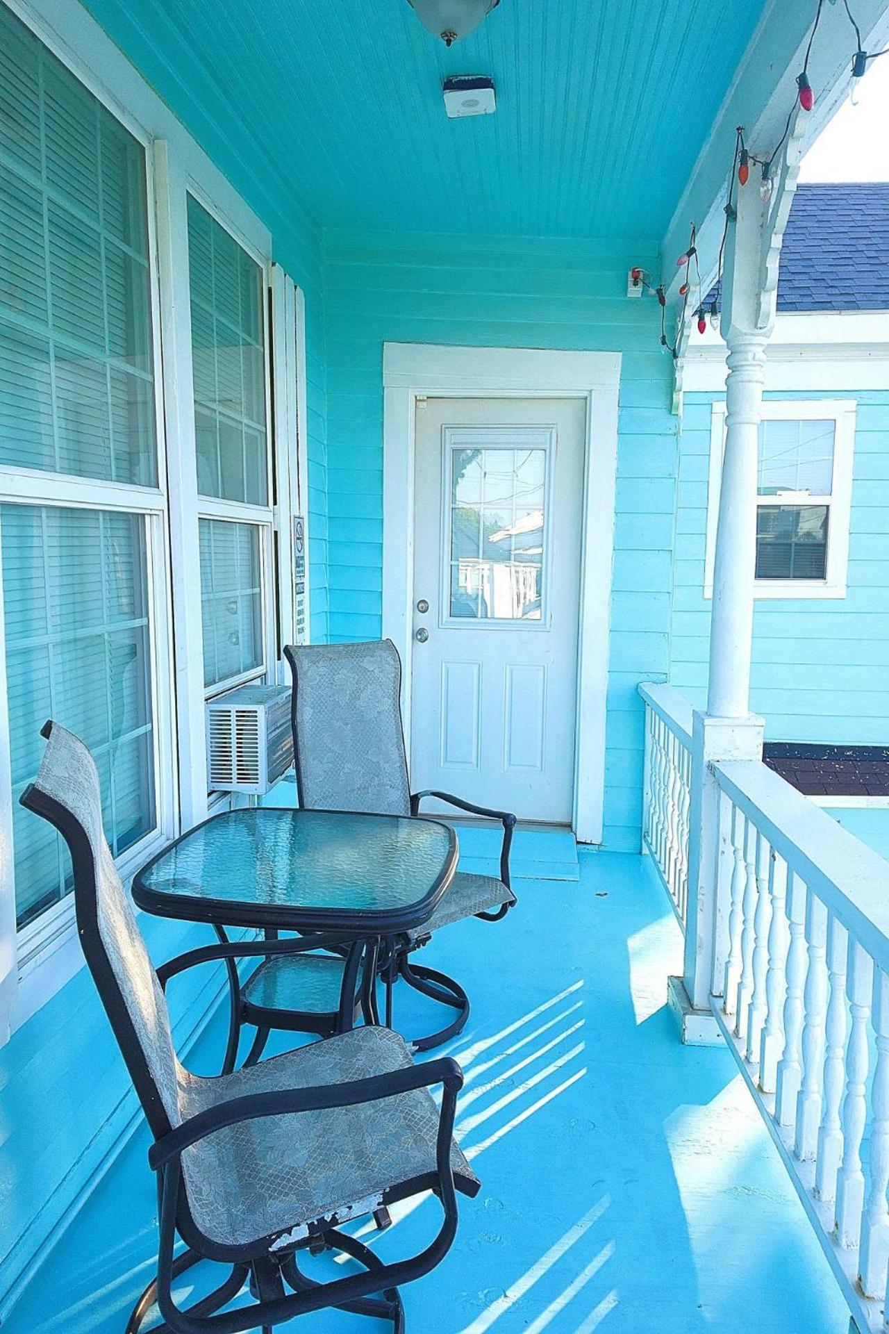 Casaazul-2605A-Couples Retreat By Beach & Pleasure Pier 1 Block Away- 2Bed 2Bath- 7 Minutes To Cruise Terminal Galveston Dış mekan fotoğraf